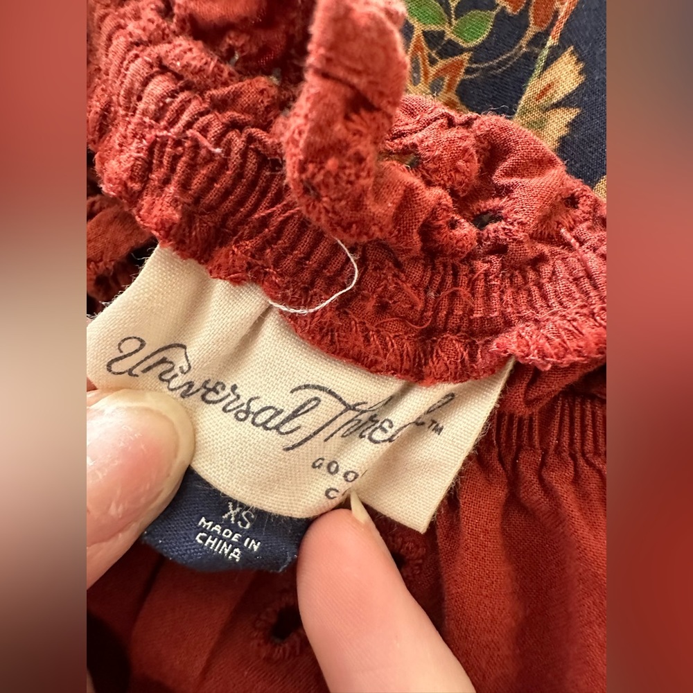 Universal Threads Blouse - Picture 2 of 2